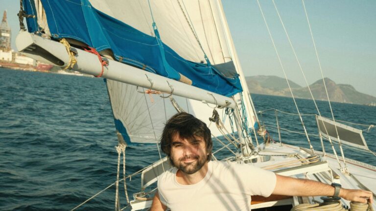 5 Reasons to Sail Solo (Yes, Even If Your Mom Thinks It's a Bad Idea)